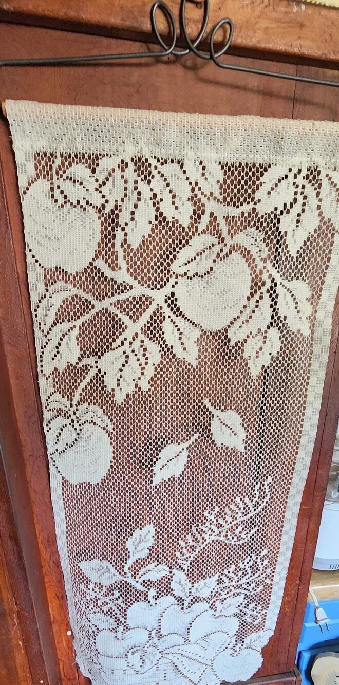 Heritage Lace White Apples In Basket Wall Hanging 12 w x 28 Vintage Décor